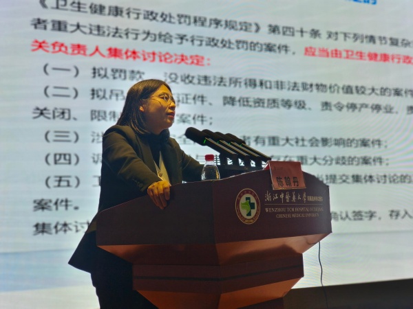 老師講課.jpg 老師講課.jpg